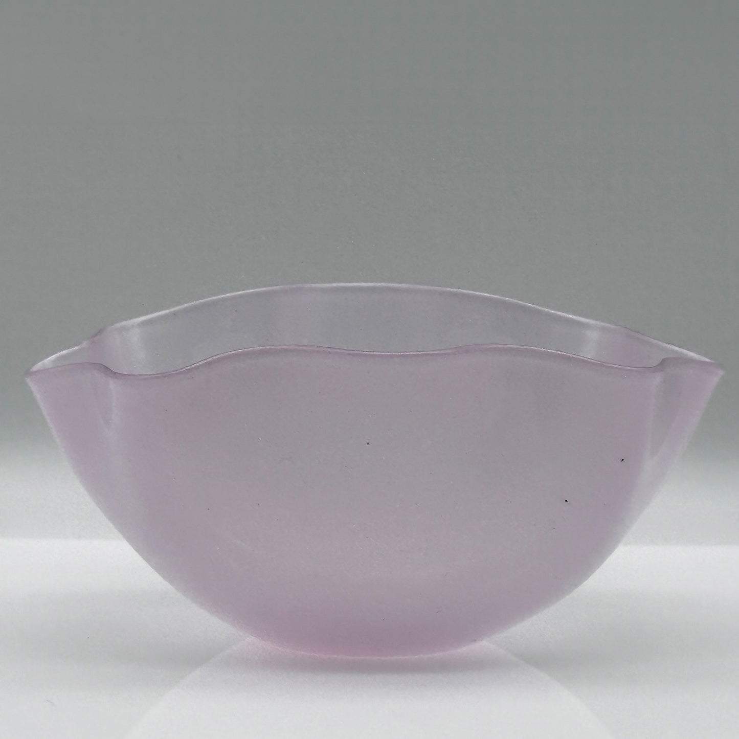 Kristallen Schaal “Kantara” – Pastel Roze Opaalglas door Sven Palmqvist voor Orrefors (1946-1960)