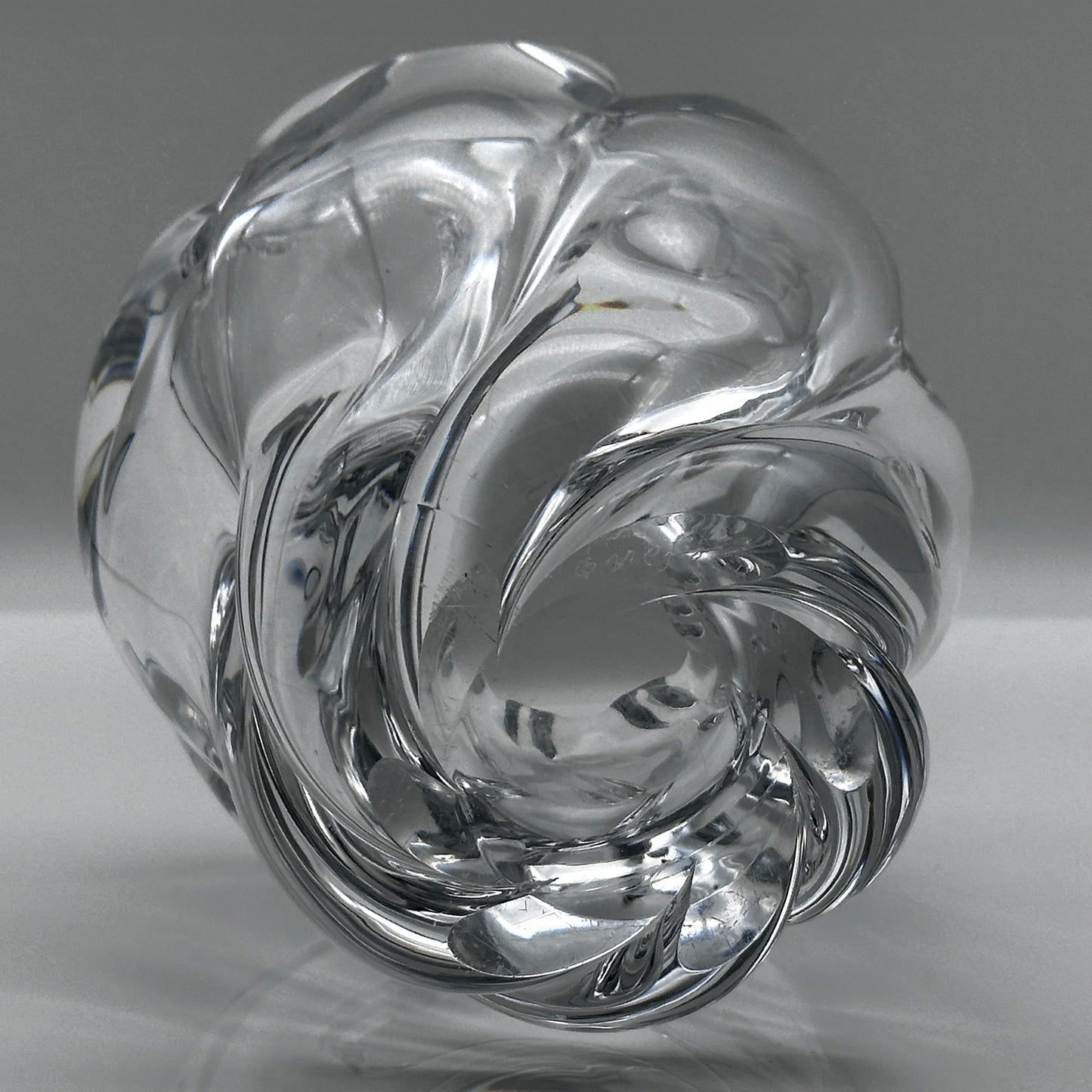 “Waterfall” Crystal Vase - Edvin Öhrström, Orrefors, Mid-Century Swedish Design (1941)