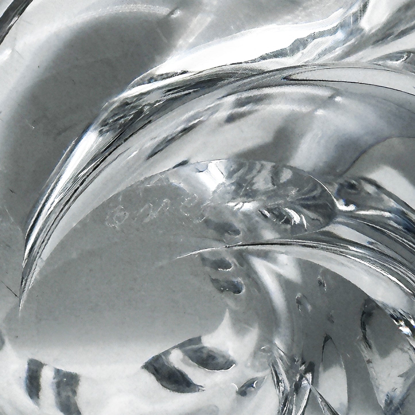 “Waterfall” Crystal Vase - Edvin Öhrström, Orrefors, Mid-Century Swedish Design (1941)