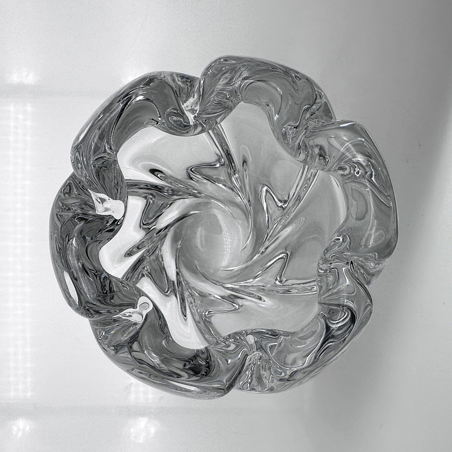 “Waterfall” Crystal Vase - Edvin Öhrström, Orrefors, Mid-Century Swedish Design (1941)