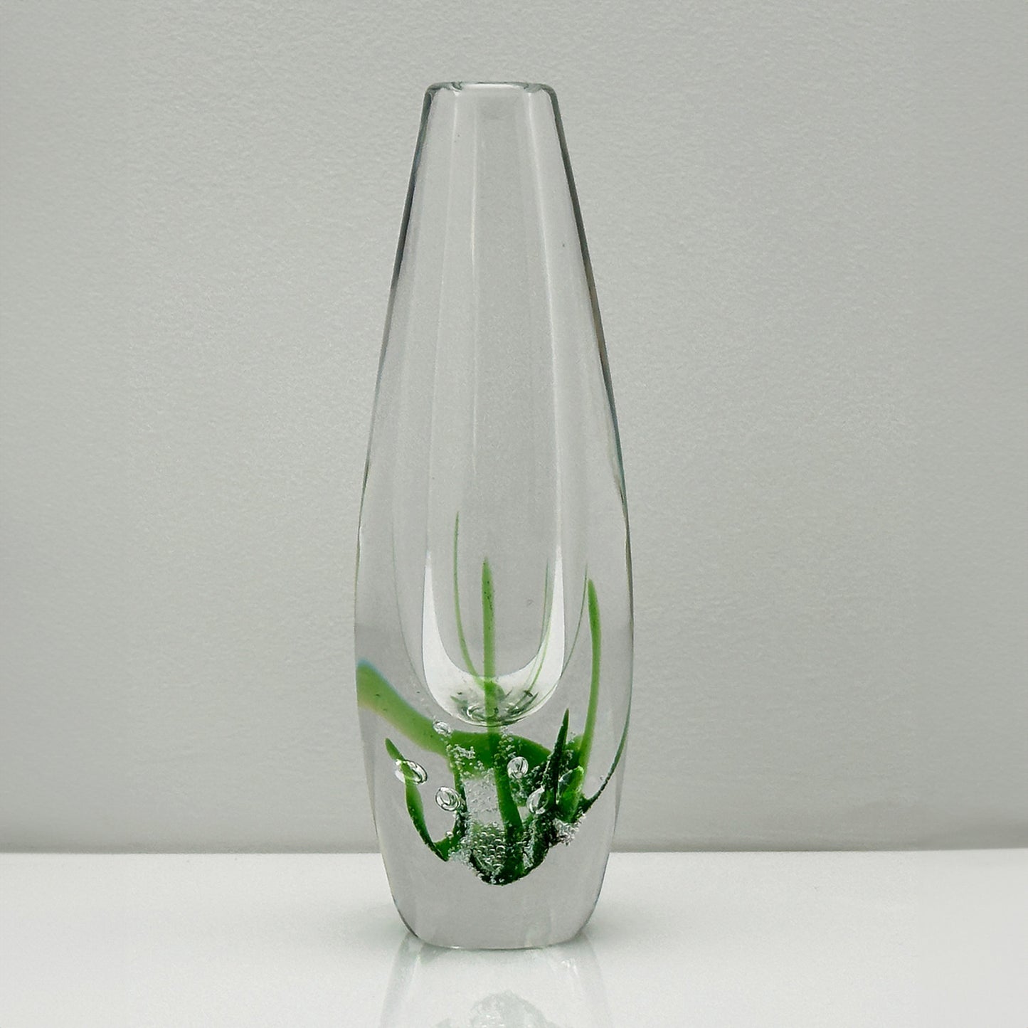 Mid Century Modern "Seaweed" Vase, Vicke Lindstrand for Kosta Boda