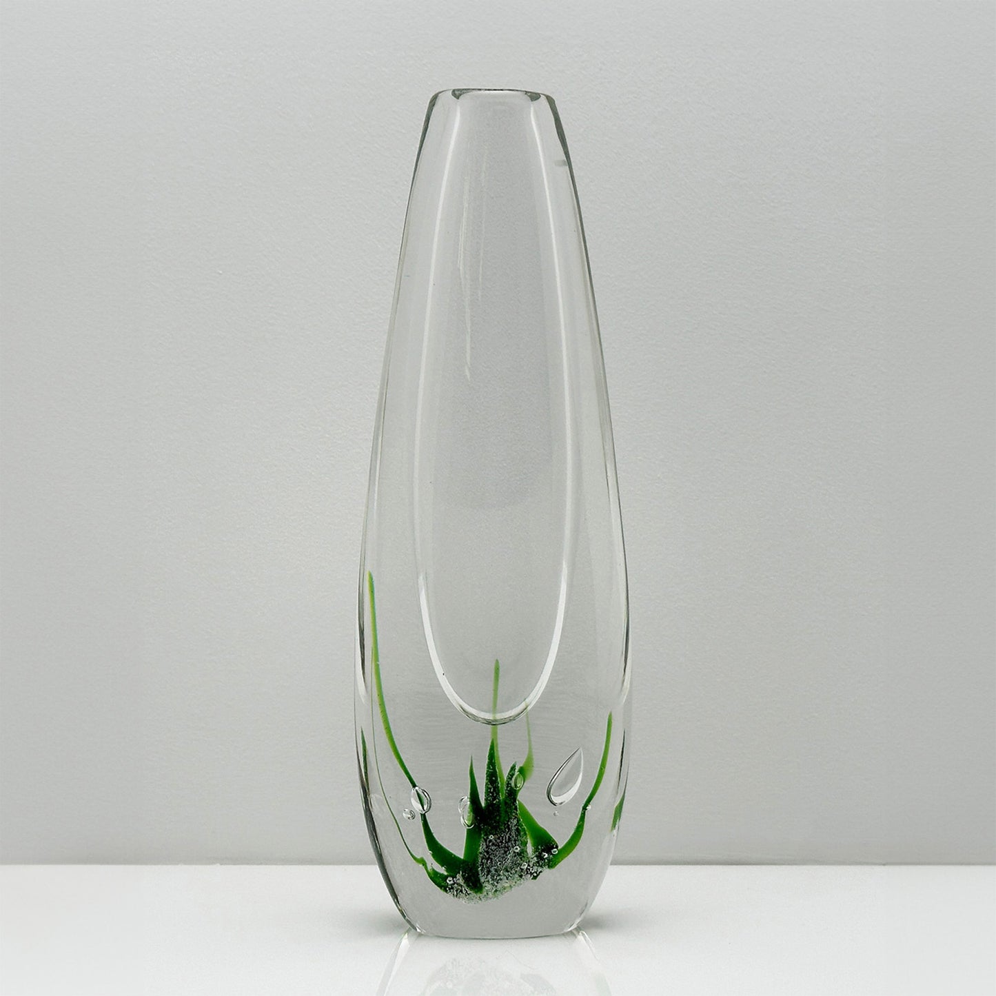 Seaweed Vase by Vicke Lindstrand – Mid-Century Modern Crystal Artwork (Model 1717)
