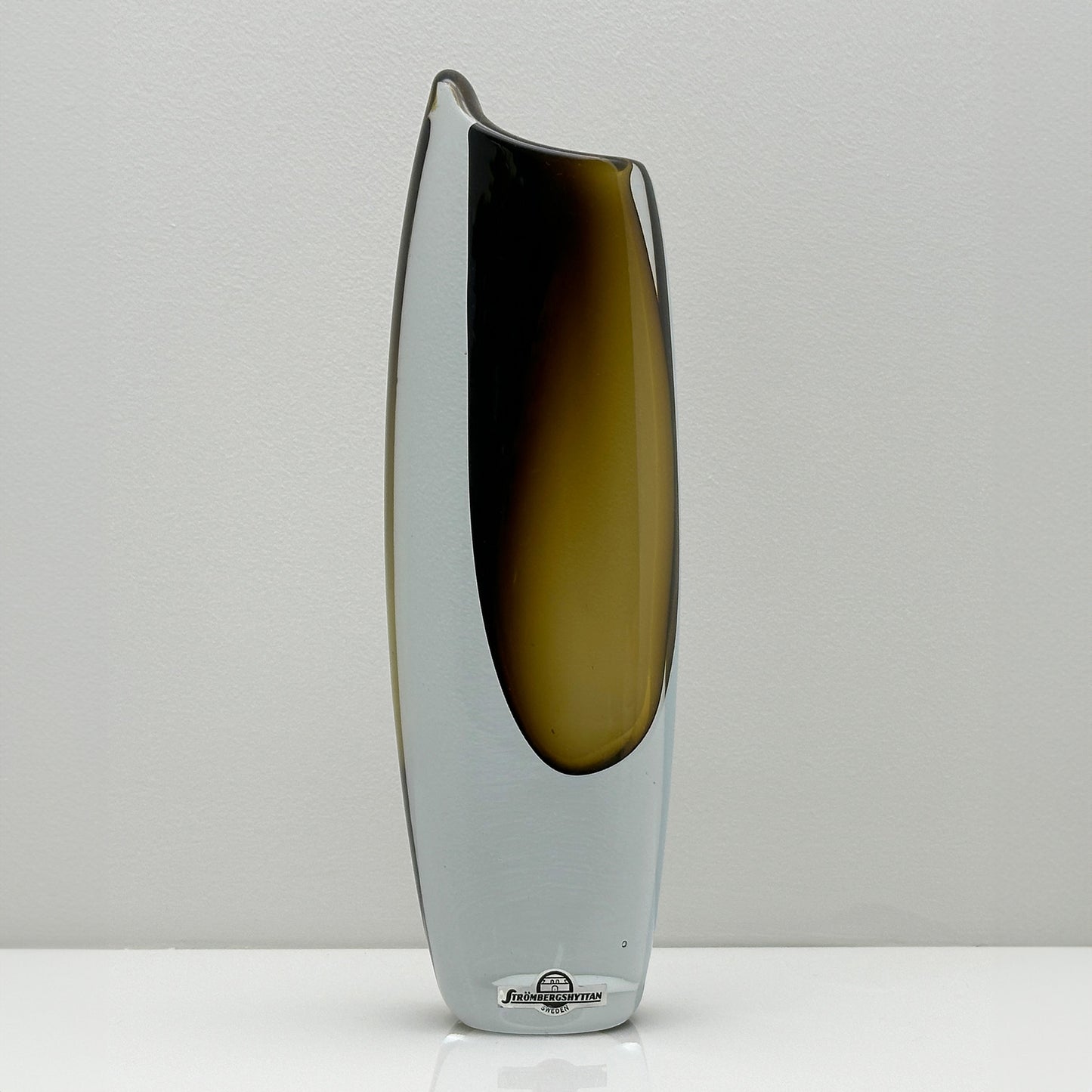 Shark Tooth Vase – Gunnar Nylund for Strömbergshyttan, Brown Crystal Glass (1957)