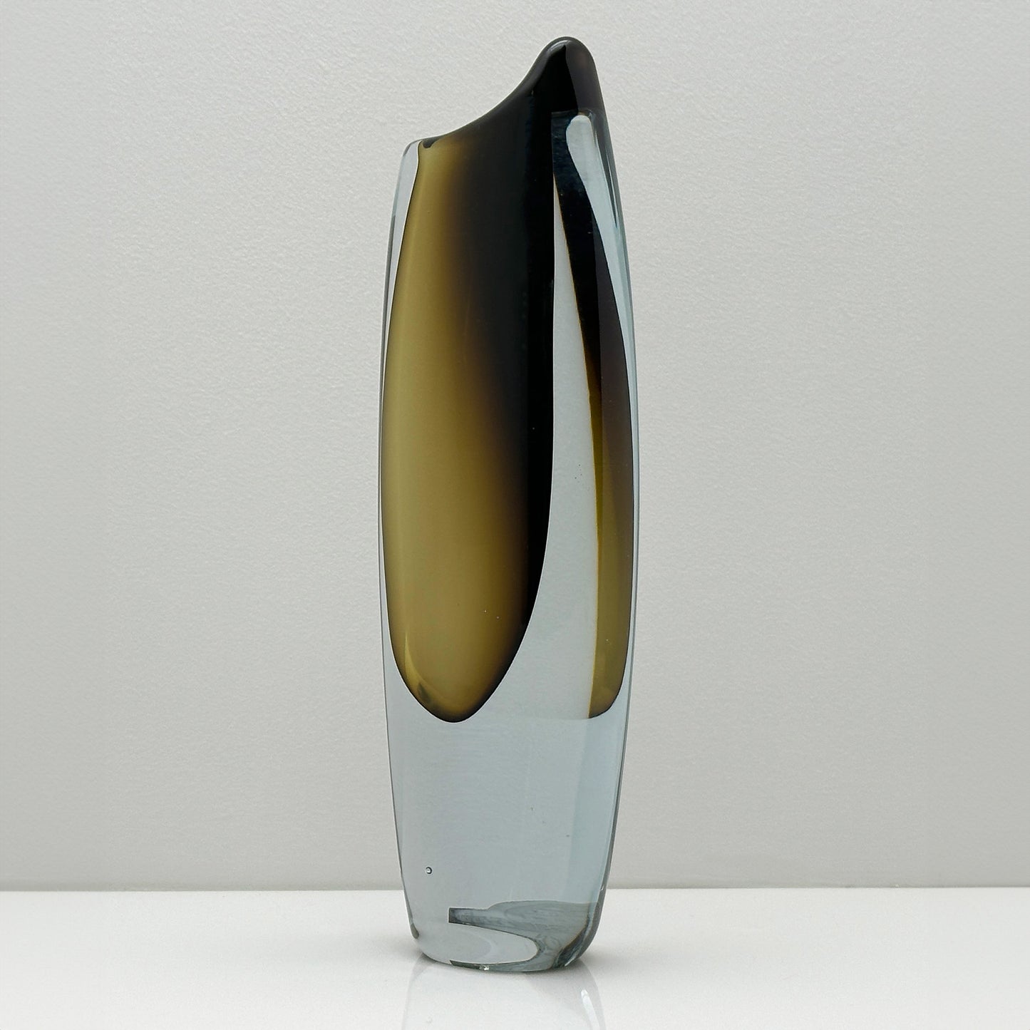 Shark Tooth Vase – Gunnar Nylund for Strömbergshyttan, Brown Crystal Glass (1957)