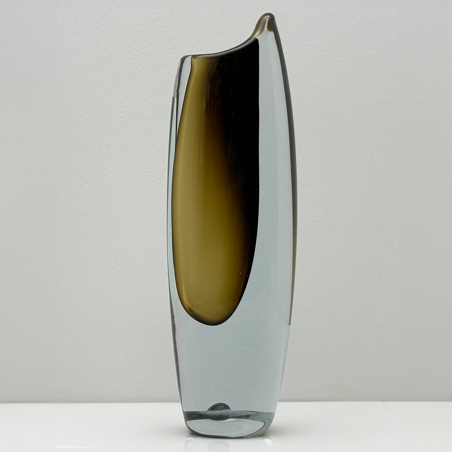 Shark Tooth Vase – Gunnar Nylund for Strömbergshyttan, Brown Crystal Glass (1957)
