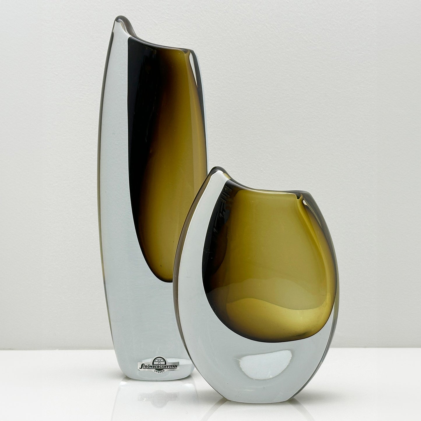 Shark Tooth Vase – Gunnar Nylund for Strömbergshyttan, Brown Crystal Glass (1957)
