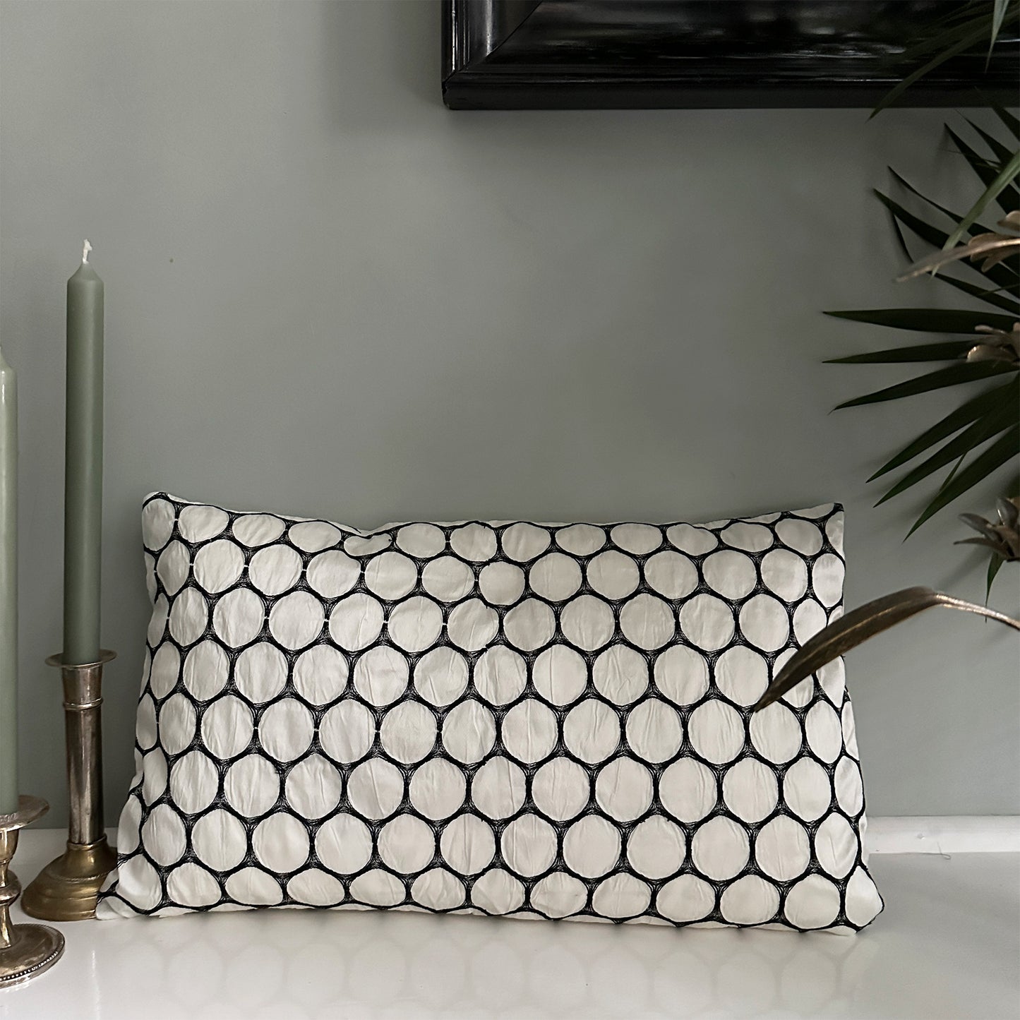 Luxury White Silk Cushions with Embroidered Circles – 50x50 cm & 50x30 cm