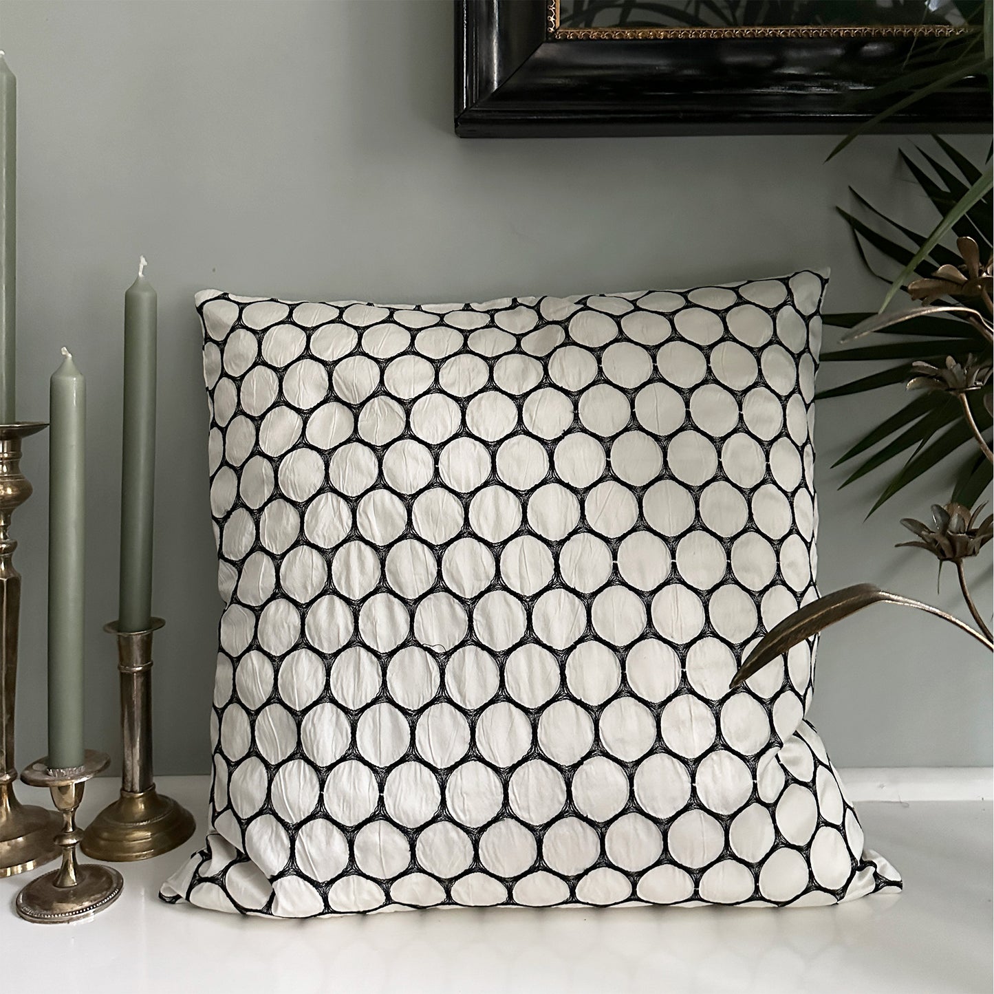 Luxury White Silk Cushions with Embroidered Circles – 50x50 cm & 50x30 cm