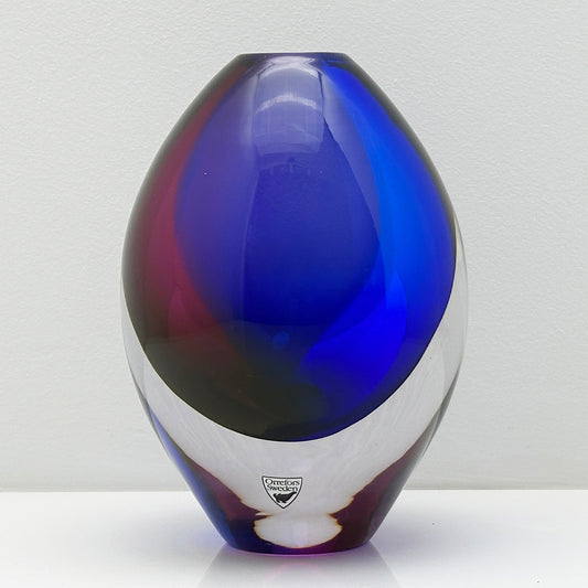 Orrefors Rosebud Vaas – Tijdloze Zweedse Glaskunst door Erika Lagerbielke