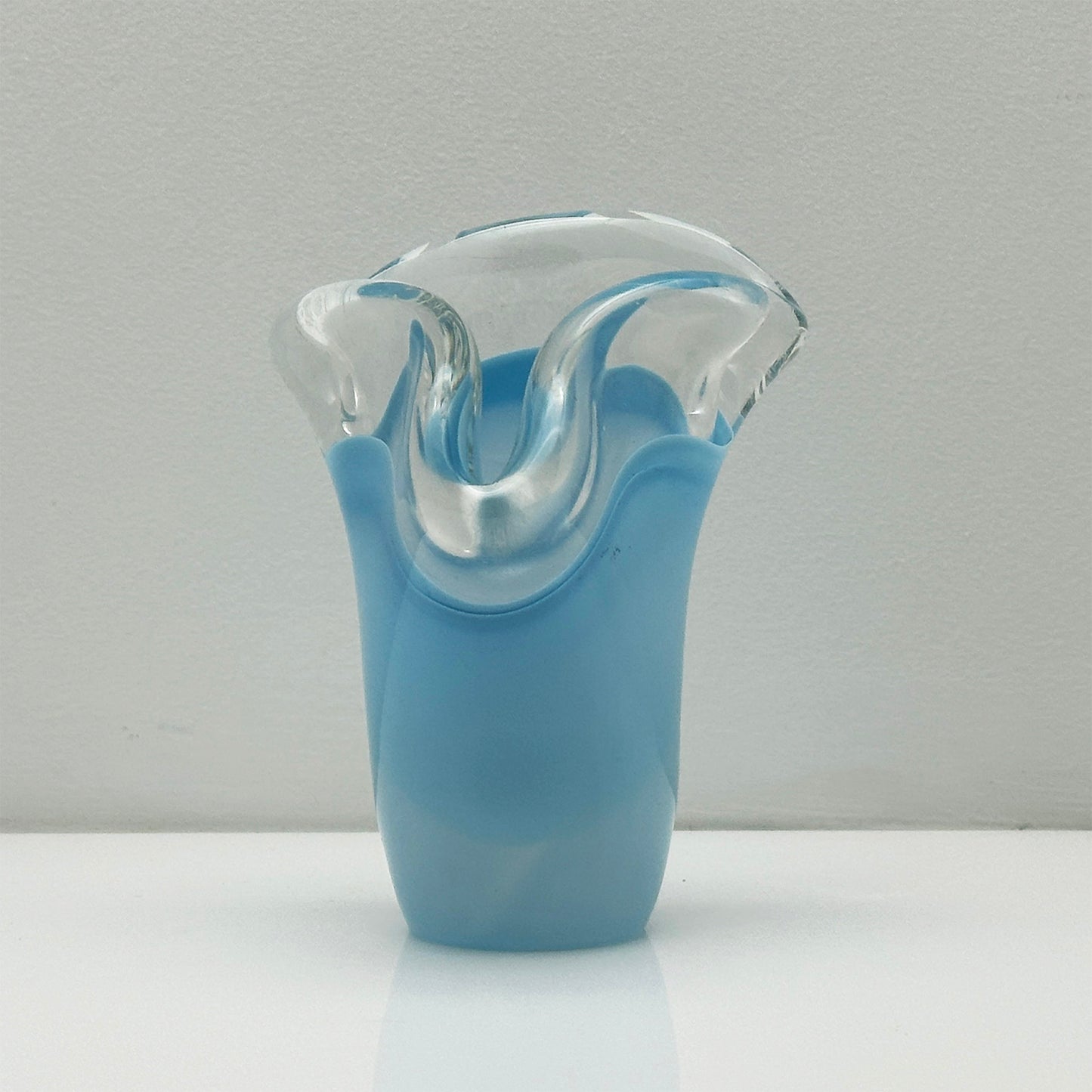 Vintage Elegance – Swedish Crystal Design by Vicke Lindstrand