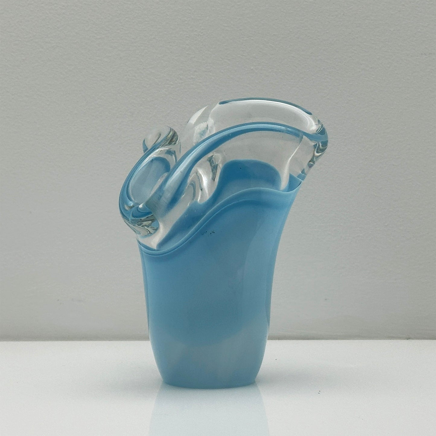 Vintage Elegance – Swedish Crystal Design by Vicke Lindstrand