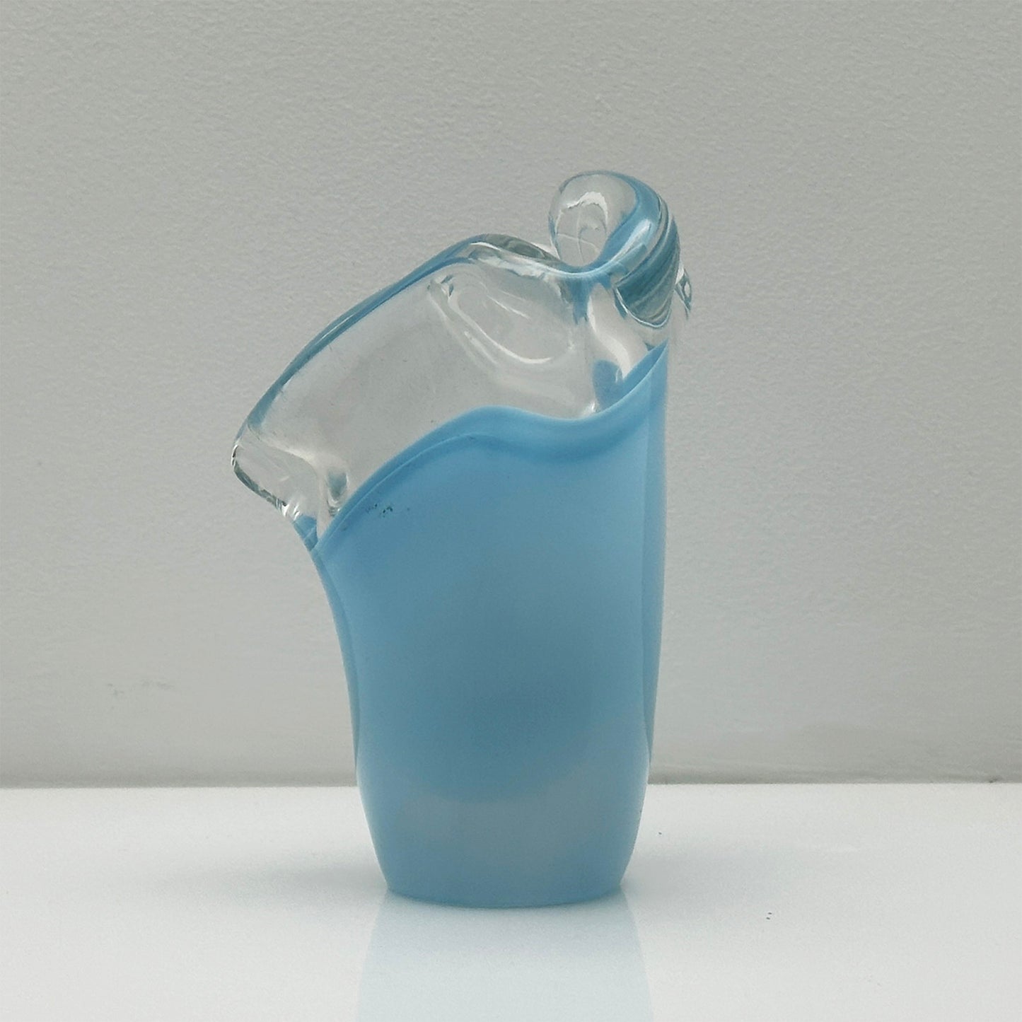 Vintage Elegance – Swedish Crystal Design by Vicke Lindstrand
