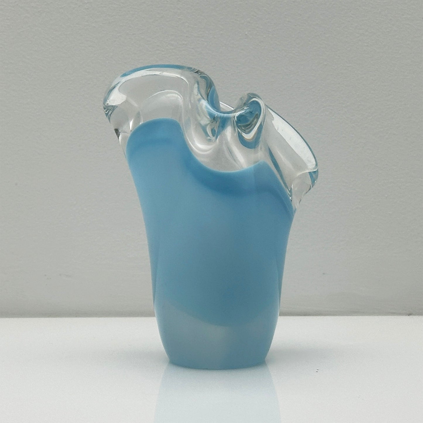 Vintage Elegance – Swedish Crystal Design by Vicke Lindstrand