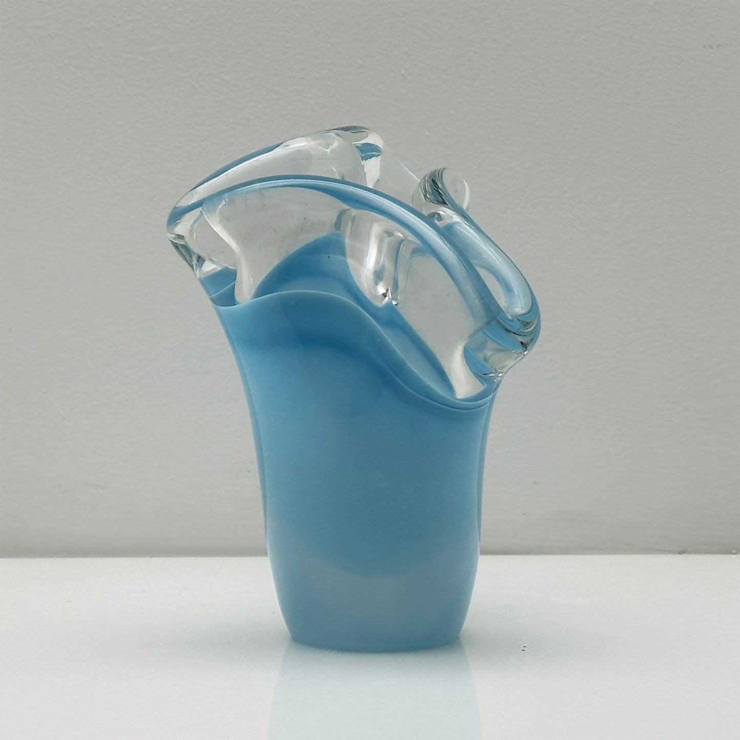 Vintage Elegance – Swedish Crystal Design by Vicke Lindstrand
