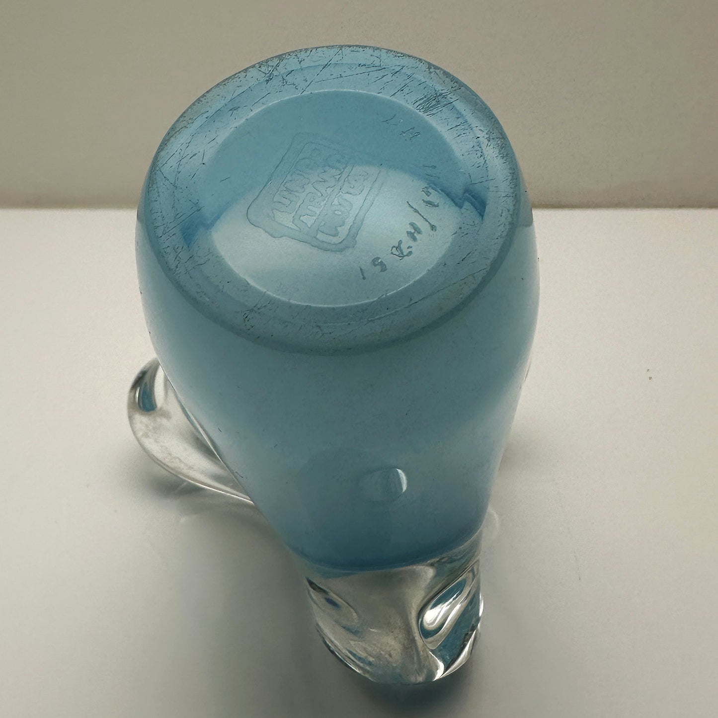 Vintage Elegance – Swedish Crystal Design by Vicke Lindstrand