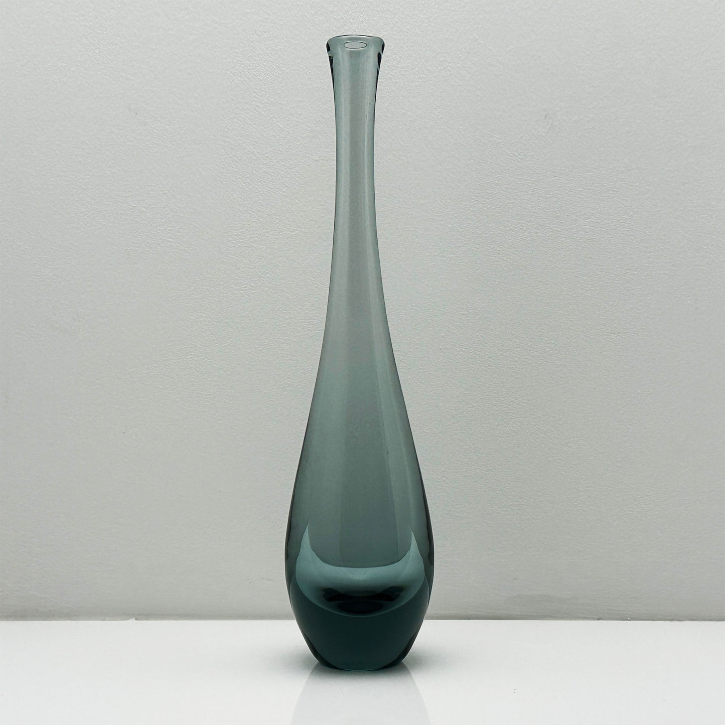 Rare Mid-Century Twilight Blue Orchid Vase – Vicke Lindstrand for Kosta Boda (1950s)