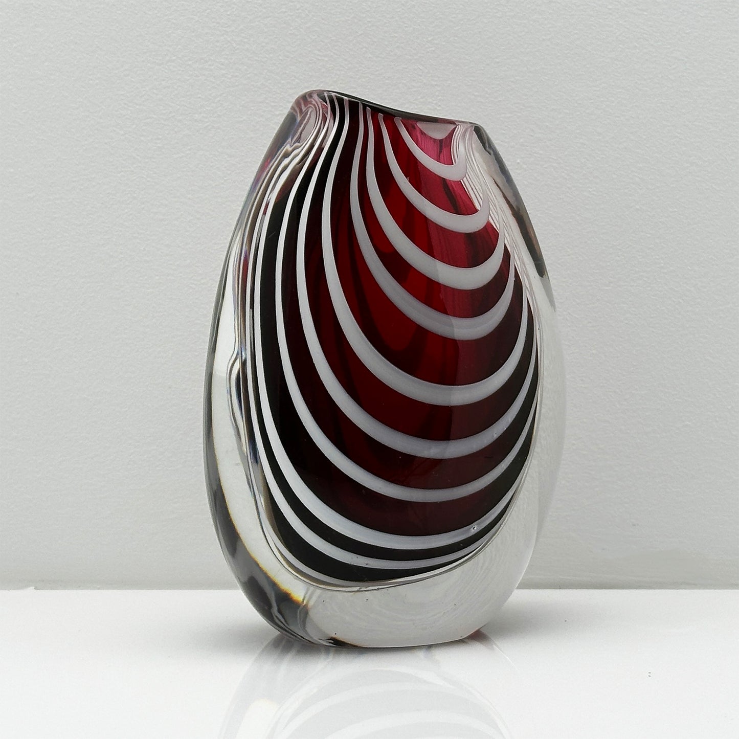 Rare Vicke Lindstrand LH 1115 Red-White Zebra Vase – Kosta Boda, 1950s Scandinavian Design