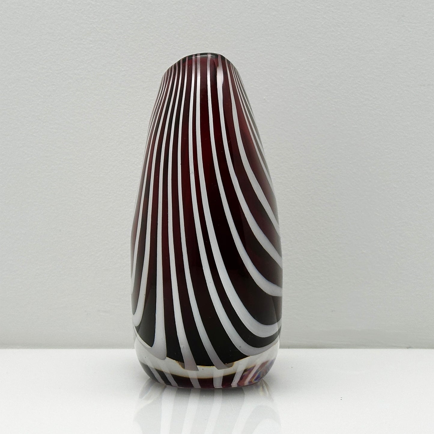 Rare Vicke Lindstrand LH 1115 Red-White Zebra Vase – Kosta Boda, 1950s Scandinavian Design