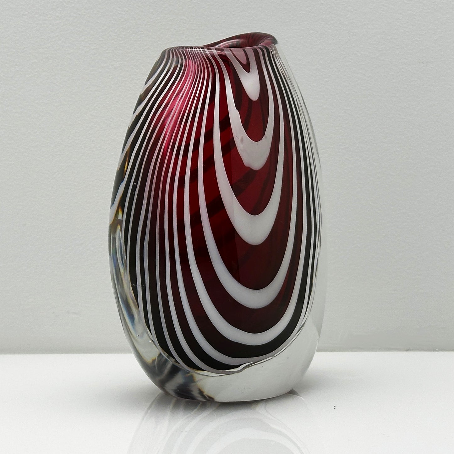 Rare Vicke Lindstrand LH 1115 Red-White Zebra Vase – Kosta Boda, 1950s Scandinavian Design