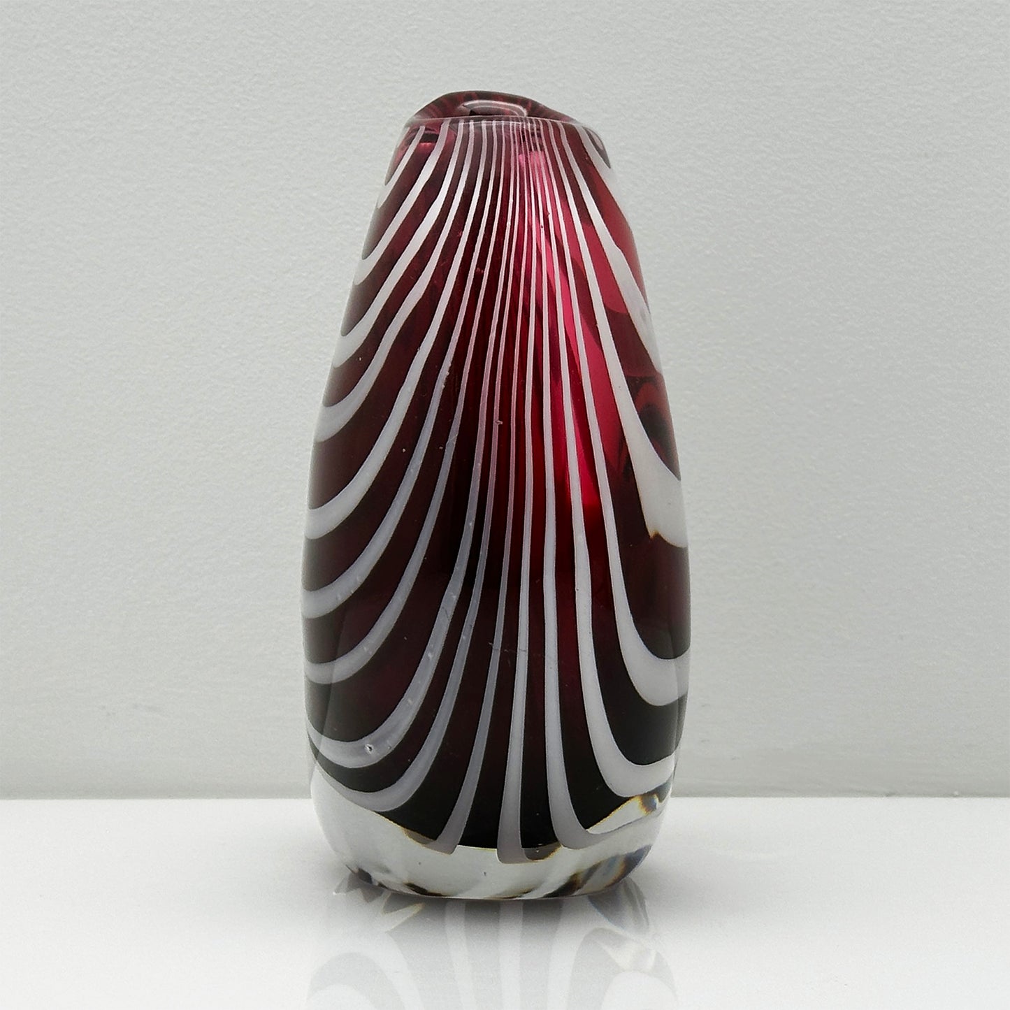 Rare Vicke Lindstrand LH 1115 Red-White Zebra Vase – Kosta Boda, 1950s Scandinavian Design