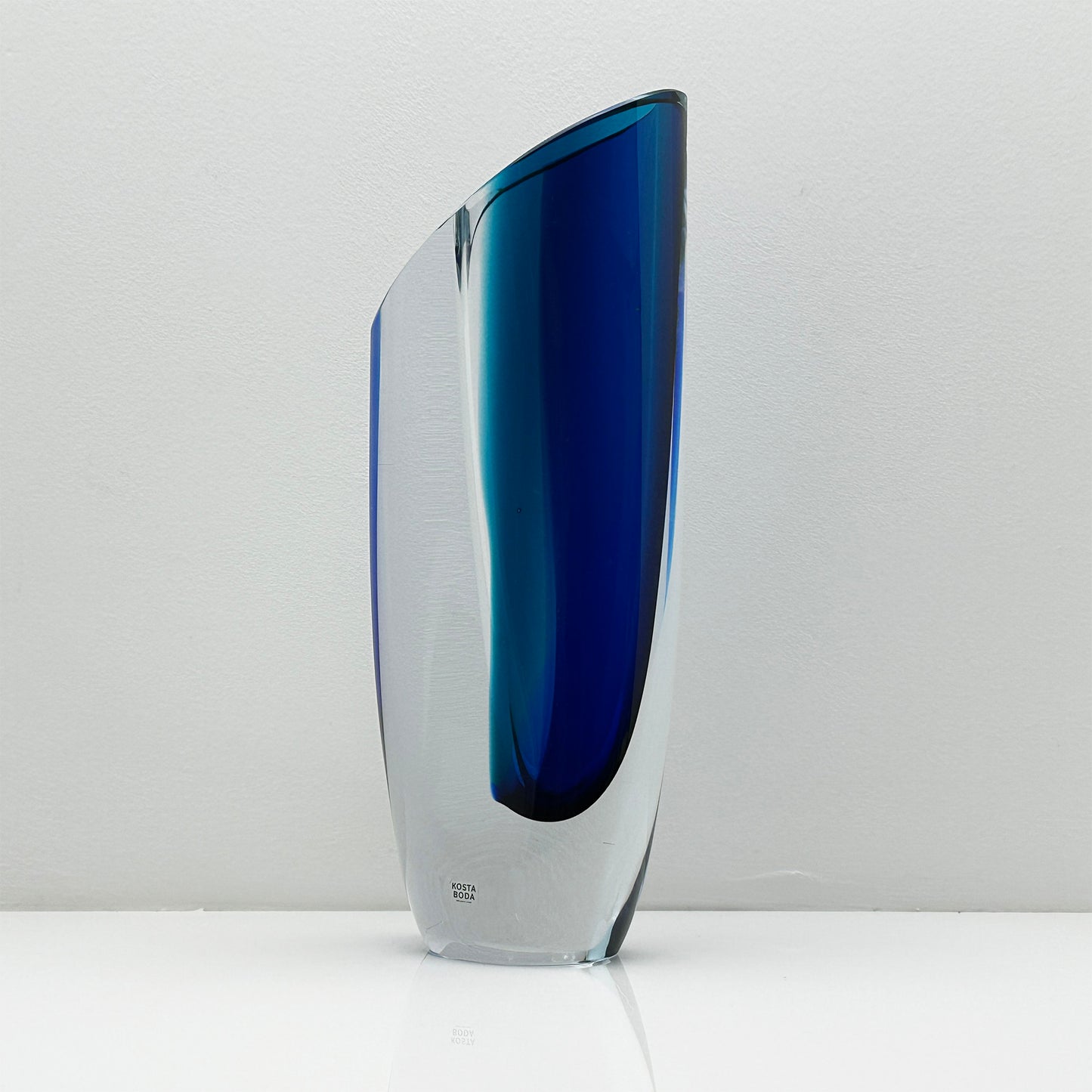 Elegante tiefblaue Seaside Vase von Göran Wärff – Skandinavisches Design