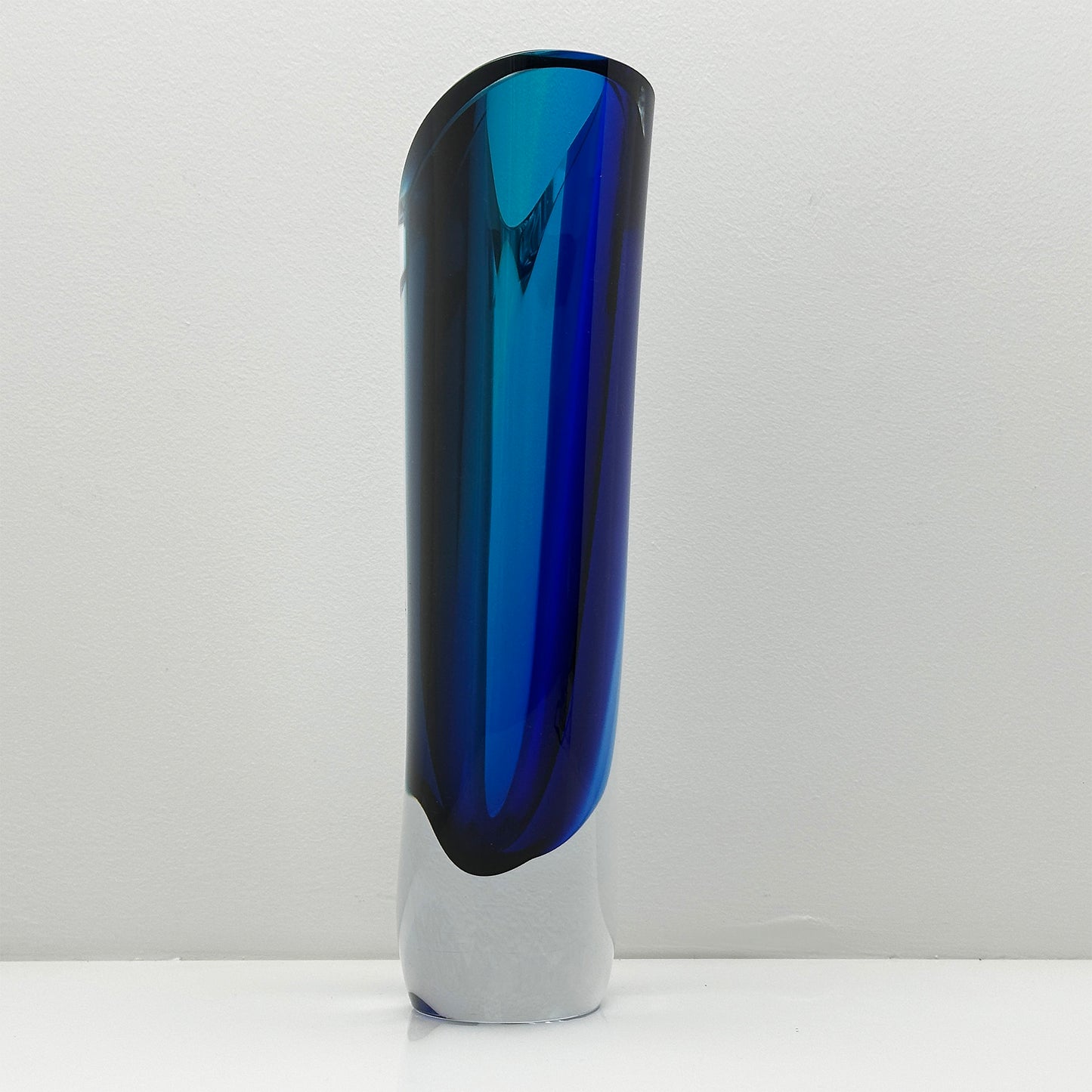 Elegante tiefblaue Seaside Vase von Göran Wärff – Skandinavisches Design