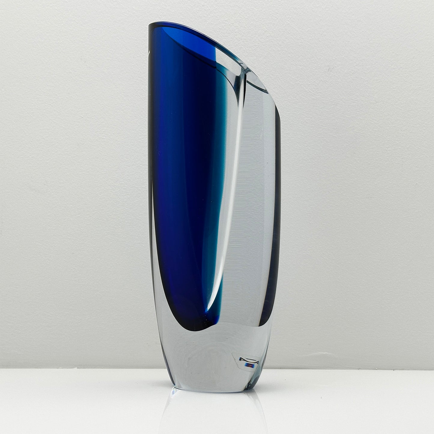 Elegante tiefblaue Seaside Vase von Göran Wärff – Skandinavisches Design