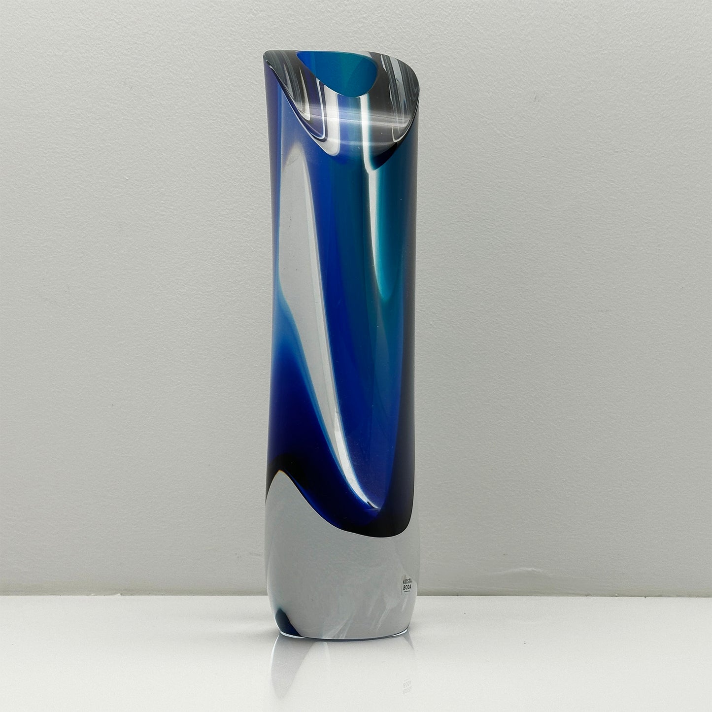 Elegante tiefblaue Seaside Vase von Göran Wärff – Skandinavisches Design