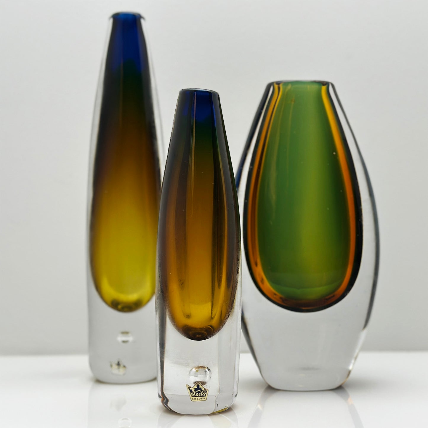 Kosta Boda Vase LH 46451 by Vicke Lindstrand – Mouthblown Sommerso Artwork with Multi-Color Gradient