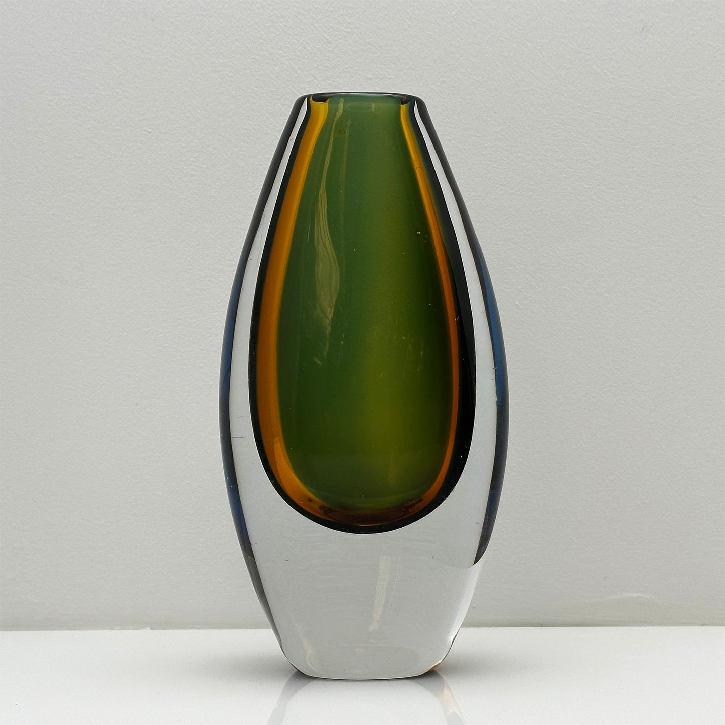Kosta Boda Vase LH 46451 by Vicke Lindstrand – Mouthblown Sommerso Artwork with Multi-Color Gradient