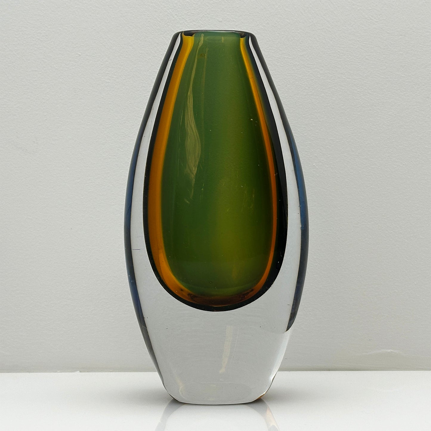 Kosta Boda Vase LH 46451 by Vicke Lindstrand – Mouthblown Sommerso Artwork with Multi-Color Gradient