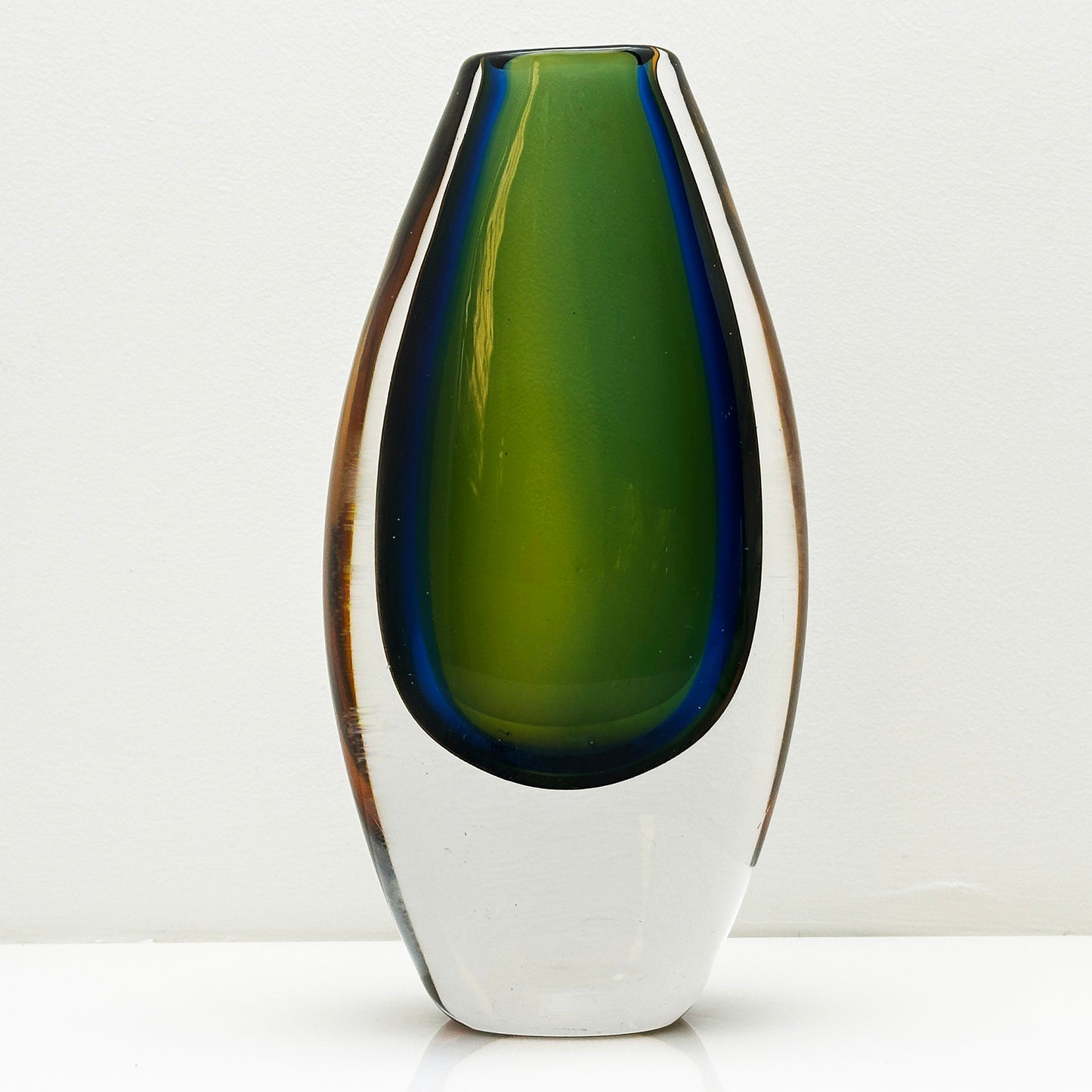 Kosta Boda Vase LH 46451 by Vicke Lindstrand – Mouthblown Sommerso Artwork with Multi-Color Gradient