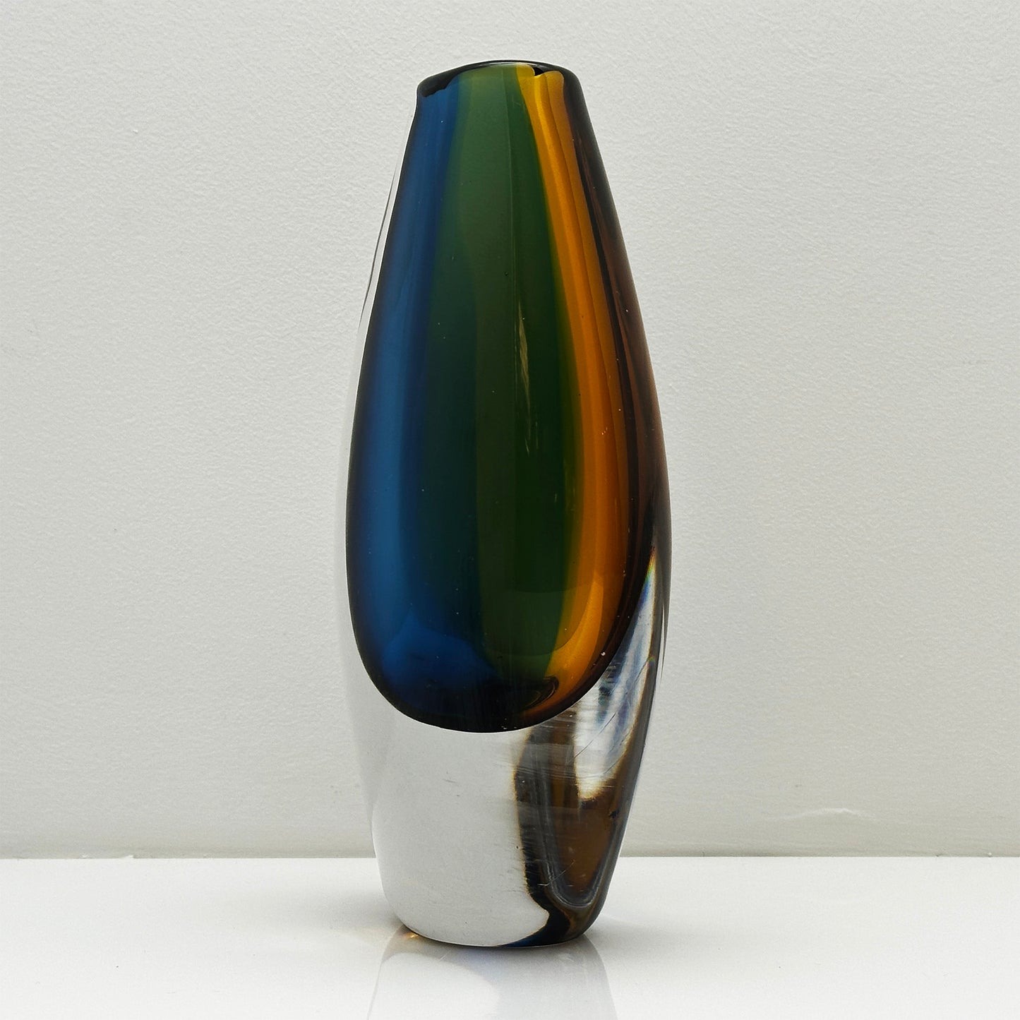 Kosta Boda Vase LH 46451 by Vicke Lindstrand – Mouthblown Sommerso Artwork with Multi-Color Gradient