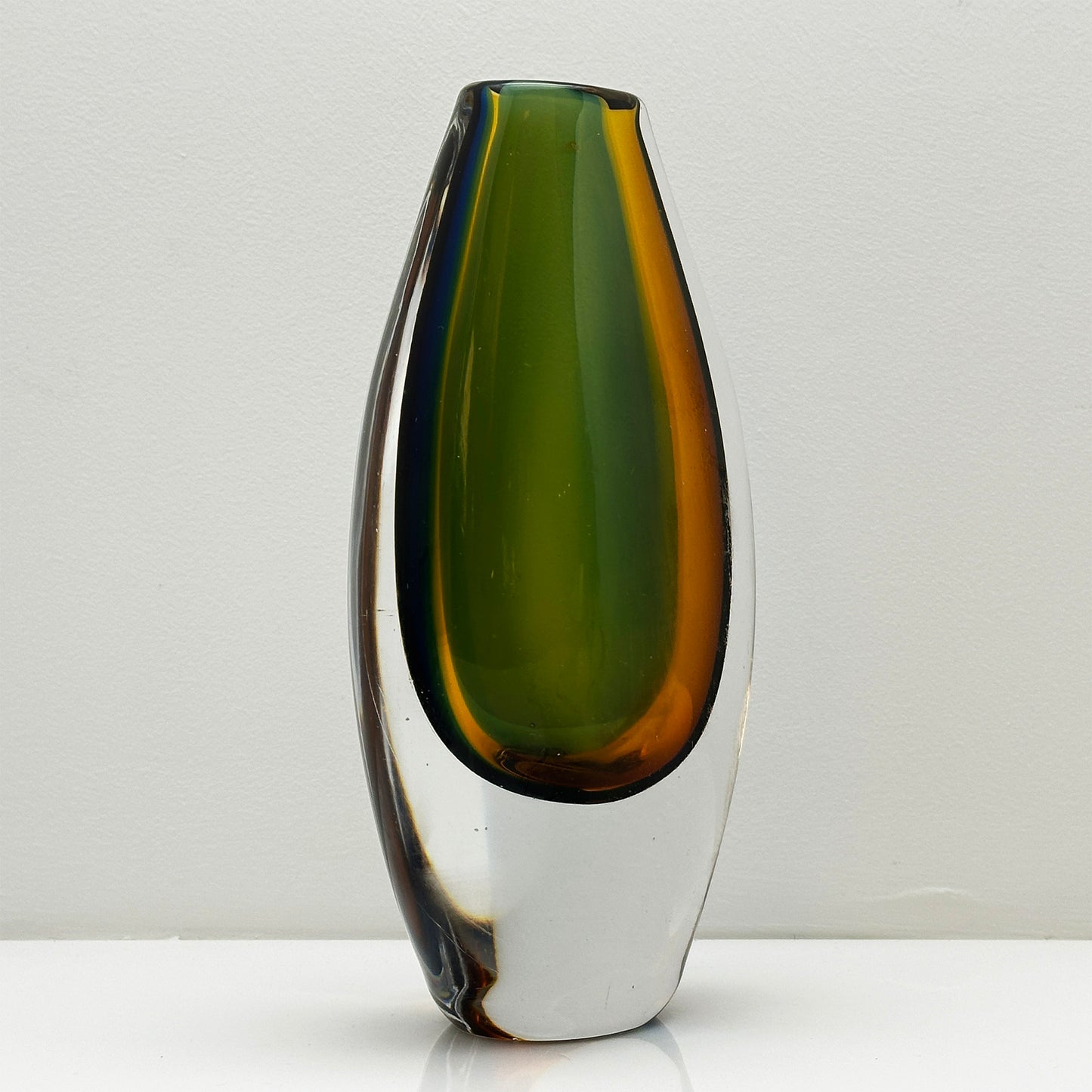 Kosta Boda Vase LH 46451 by Vicke Lindstrand – Mouthblown Sommerso Artwork with Multi-Color Gradient