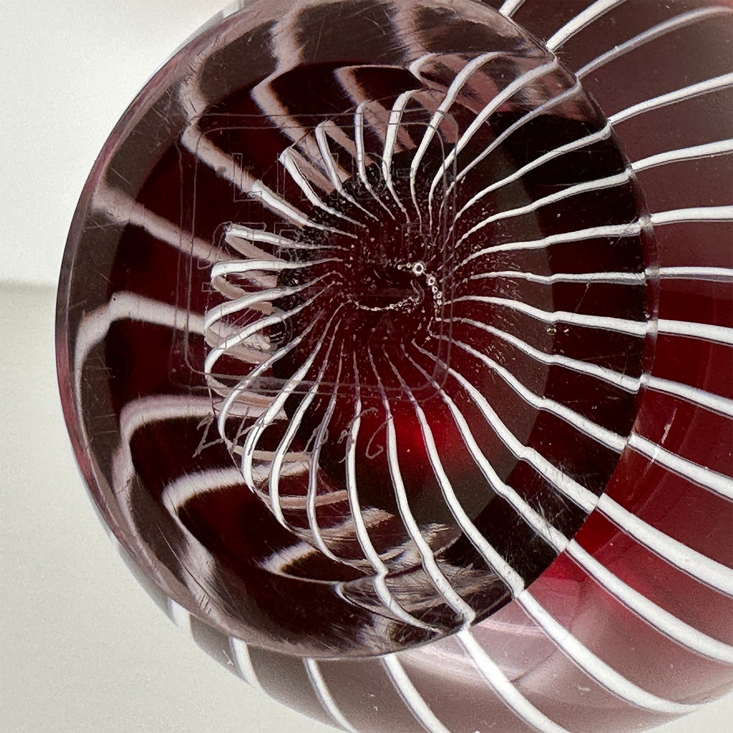 Rare Mid-Century Zebra Bud Vase – Vicke Lindstrand for Kosta Boda (White-Red, Signed, 1950s)