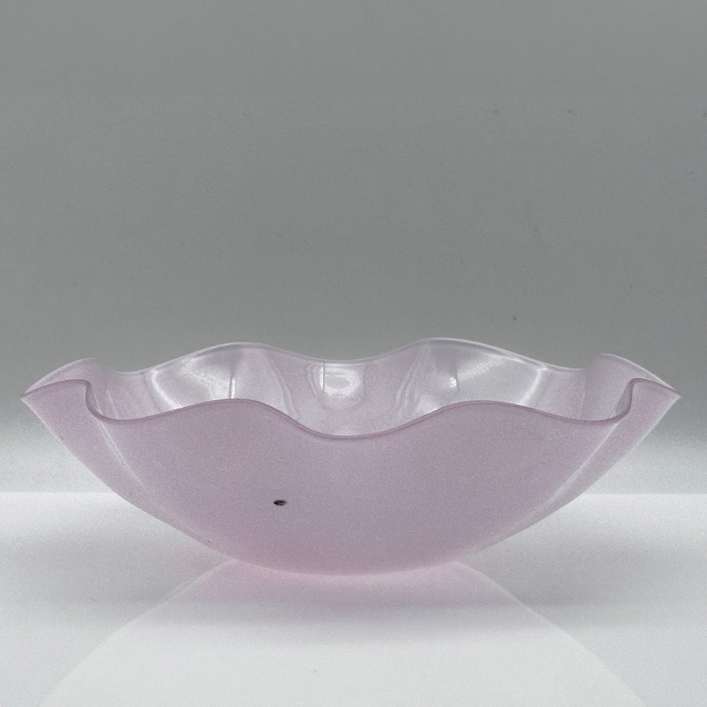 Kristallschale „Kantara“ – Pastellrosa Opalglas von Sven Palmqvist für Orrefors (1946-1960)