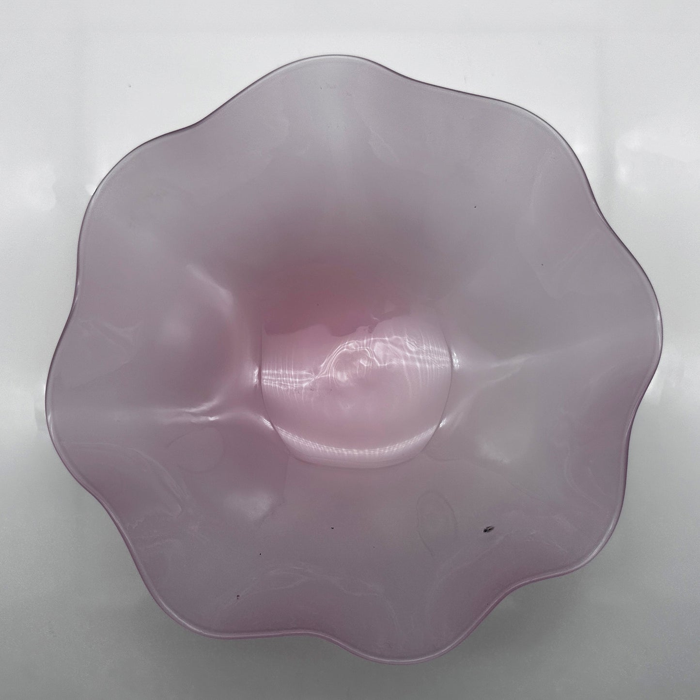 Kristallschale „Kantara“ – Pastellrosa Opalglas von Sven Palmqvist für Orrefors (1946-1960)