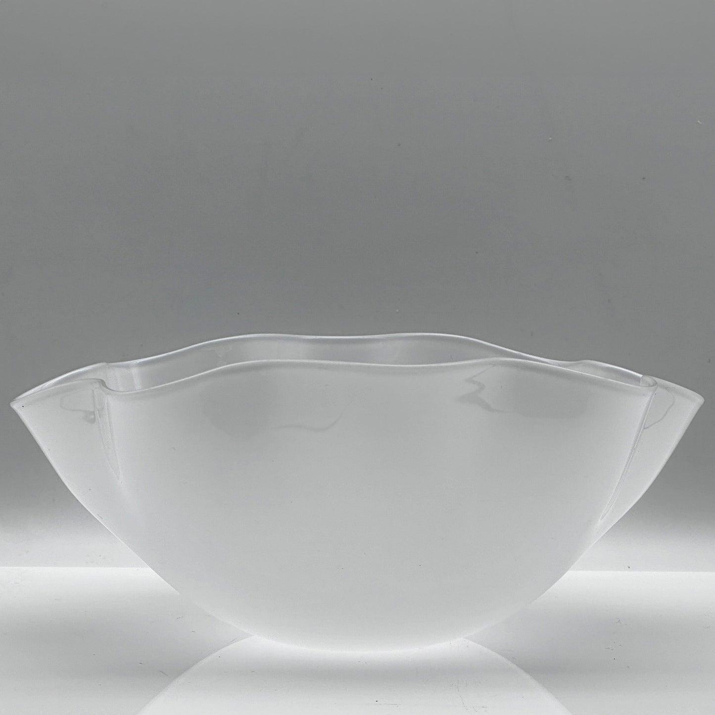Weiße Kristallschale „Kantara“ – Sven Palmqvist für Orrefors, Opalglas (1946-1960)